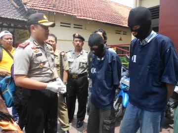 Beromset Puluhan Juta Rupiah, Polisi Gerebek Judi Sabung Ayam