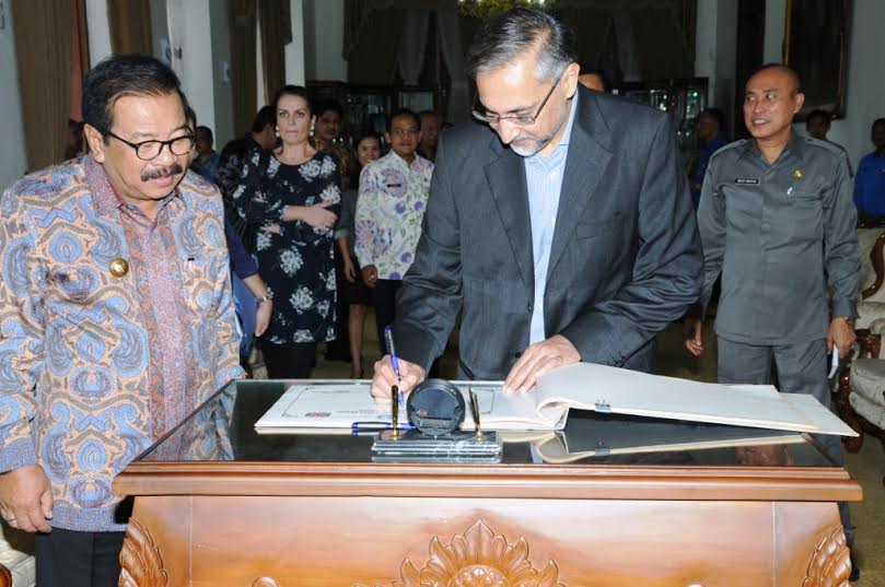 Governor Meets Ambassador, England Increase Cooperation With Java