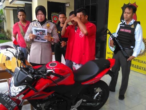 Mau Kabur Saat Penangkapan,Dua Pelaku Jambret Di Tembak Kakinya