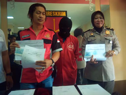 Gunakan Cek Kosong,Kontraktor Ditangkap Polisi Surabaya