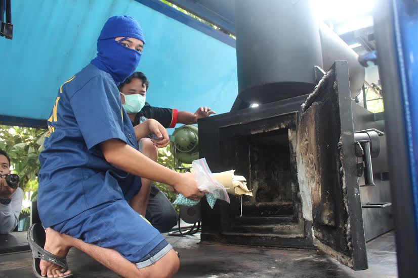 BNNP Jatim Musnahkan 1 Kilo Sabu Sabu