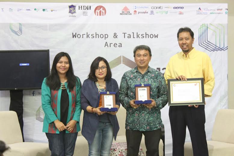 Komitmen Mahasiswa dan Praktisi Desain Interior untuk Berkarir Secara Profesional