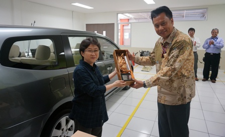 Peduli Pendidikan, Nissan Motor Indonesia Donasikan Mobil Dan Mesin