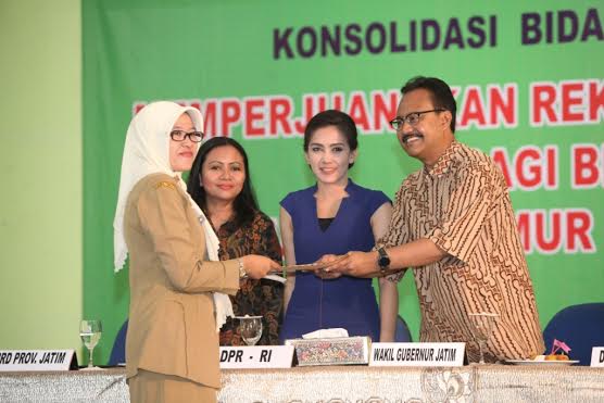 Pemerintah Cuek, Nasib 3.648 Bidan PTT Di Jatim Tak Jelas