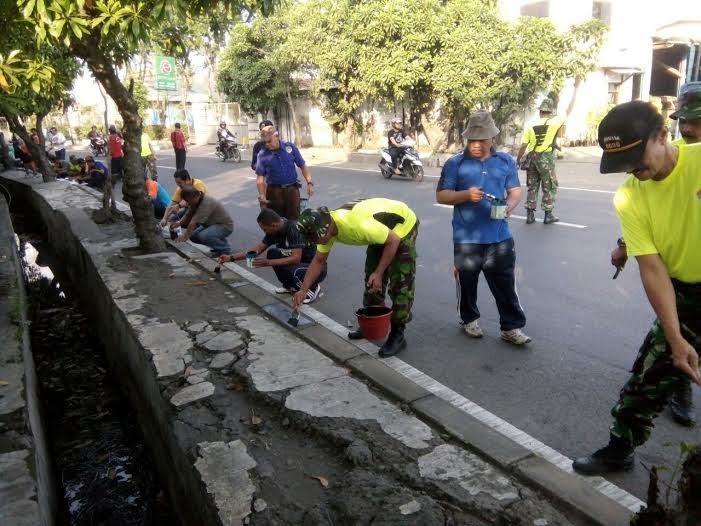 Kodim 0830/Surabaya Utara Galakkan Gerakan Jum&rsquo;at Bersih