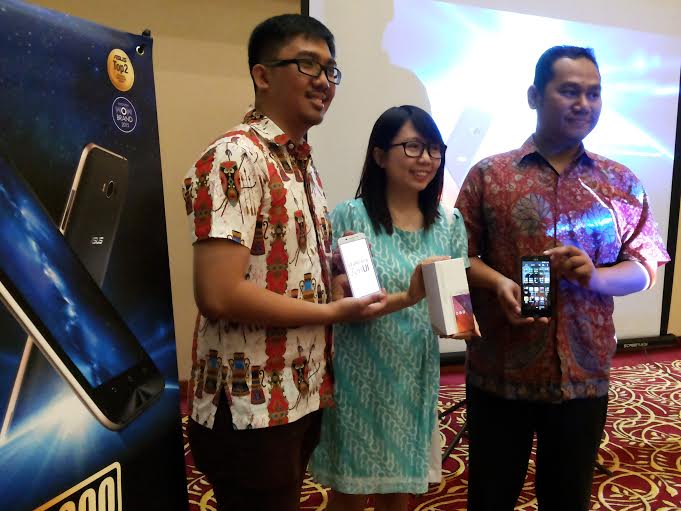 Zenfone Max, Smartphone Berbaterai Raksasa Yang Juga Powerbank