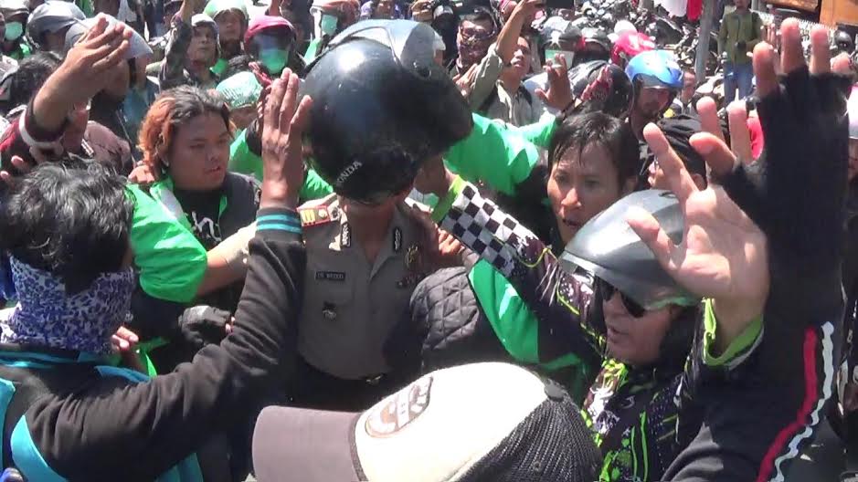 Tak Ikut Demo, Pengemudi Gojek Surabaya Digebuki Rekannya Sendiri