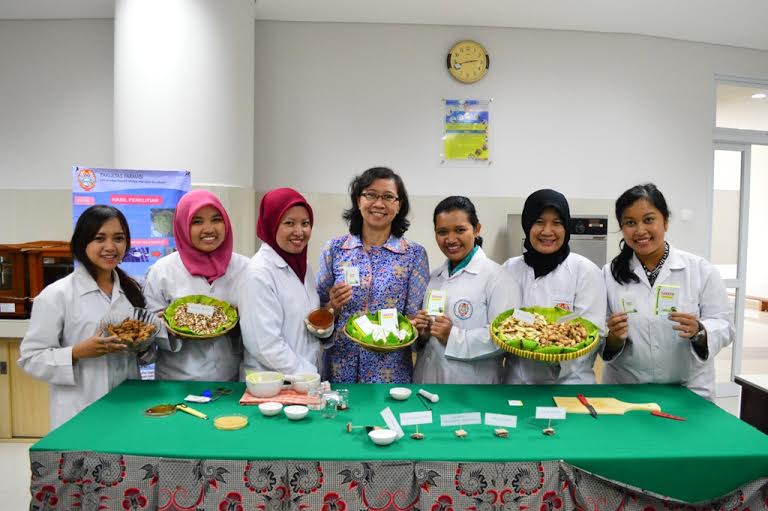 Plester Kencur Karya Mahasiswa Farmasi UKWMS