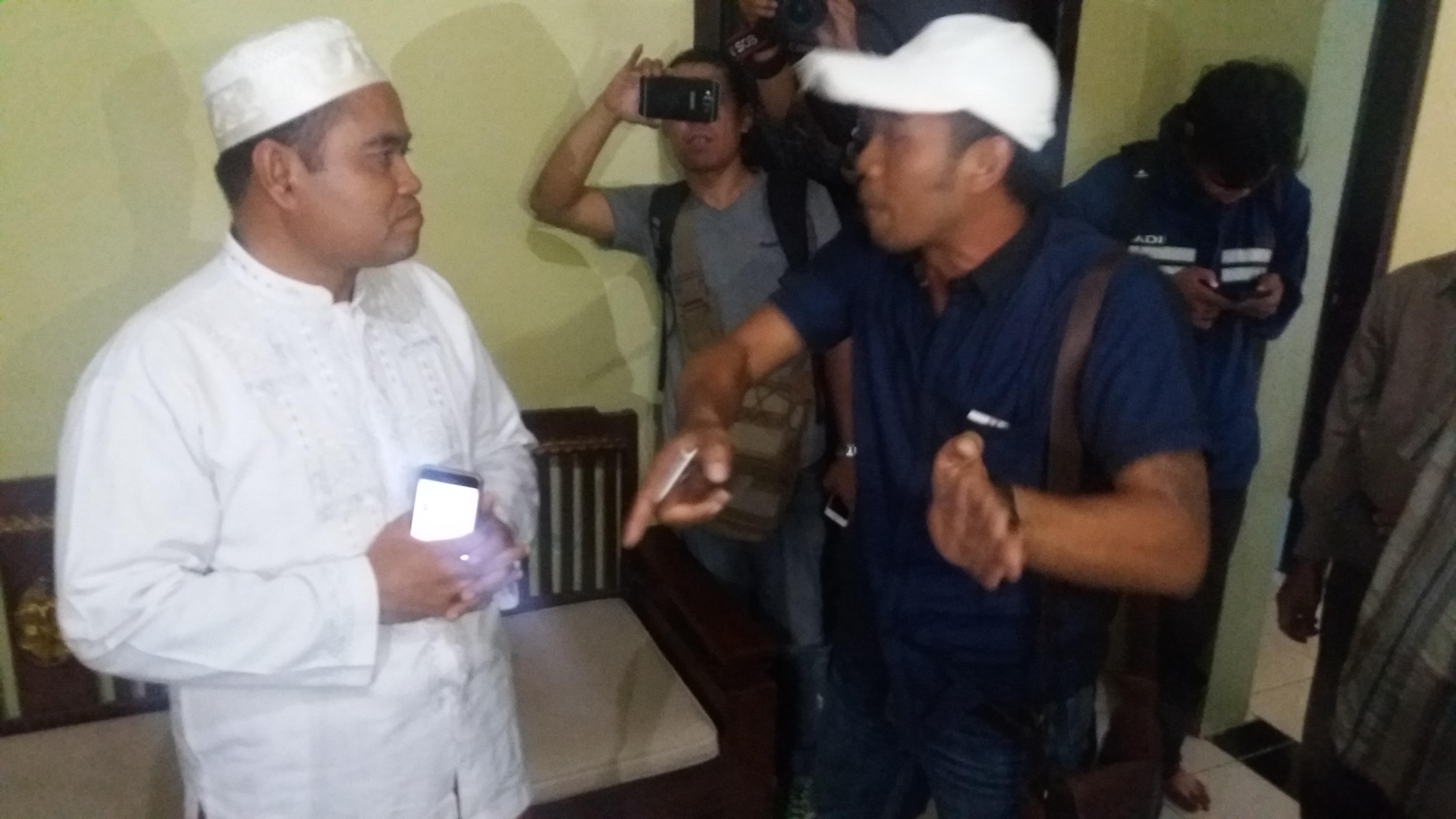 Tak Bertanggungjawab, KBIH Arafah Dilabrak Keluarga Calon Haji