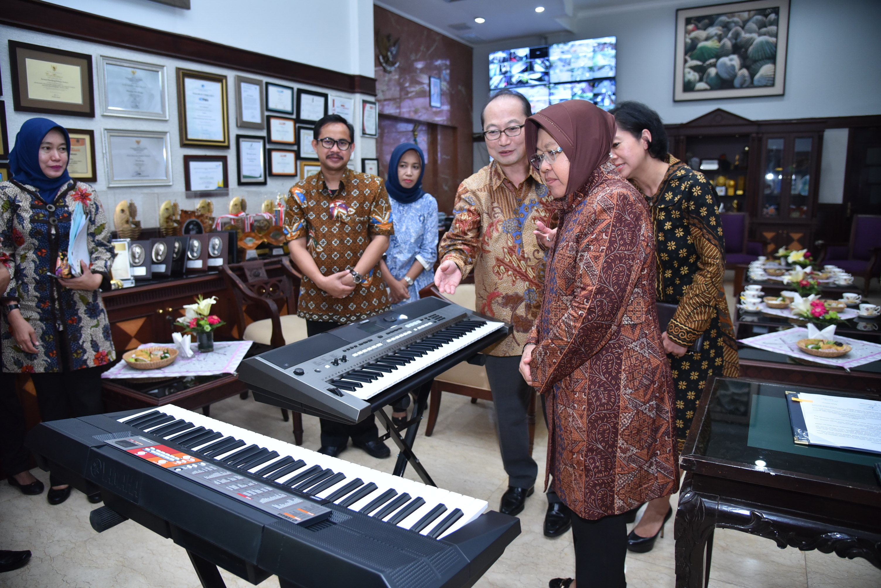 Yamaha Beri Bantuan Alat Musik Keyboard Ke 15 SDN Di Surabaya