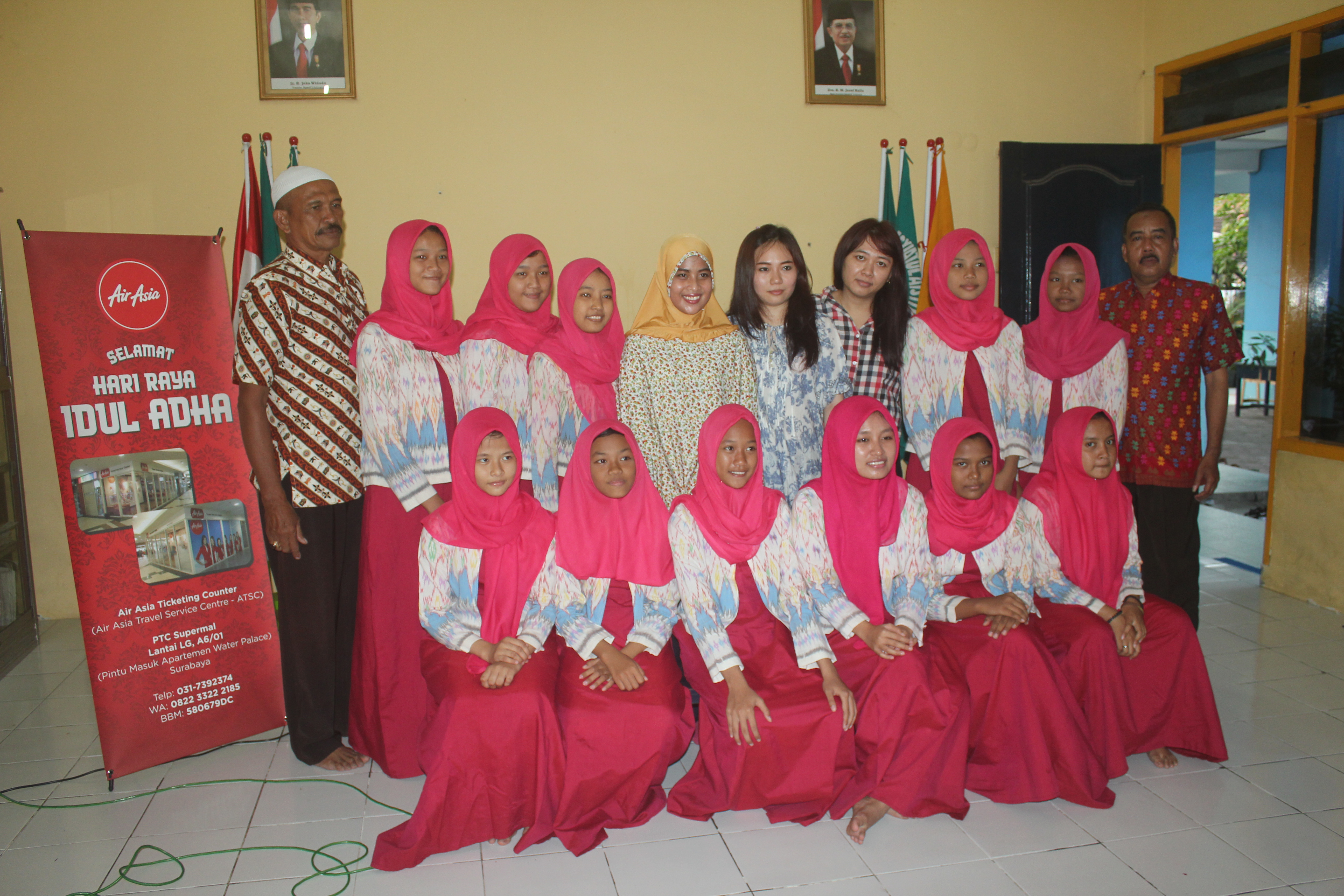 Sambut Hut Ke 1, Air Asia Travel Service Center Surabaya Kunjungi Panti Asuhan &nbsp;