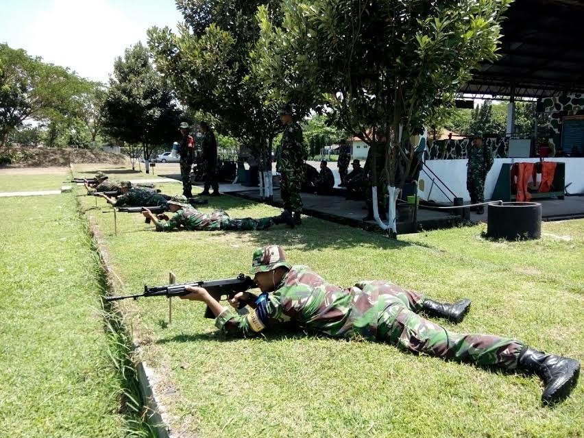 Korem 084/BJ Adakan Latihan Menembak Untuk Tingkatkan Kemampuan Prajurit