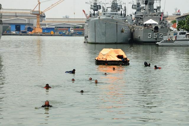 Komandan Satban Koarmatim Lihat Langsung Latihan Sea Survival