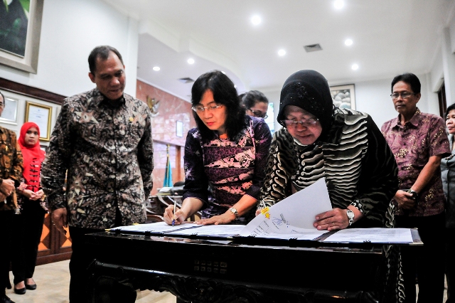 Kemenperin Hibahkan Peralatan IKM Ke Pemkot Surabaya.