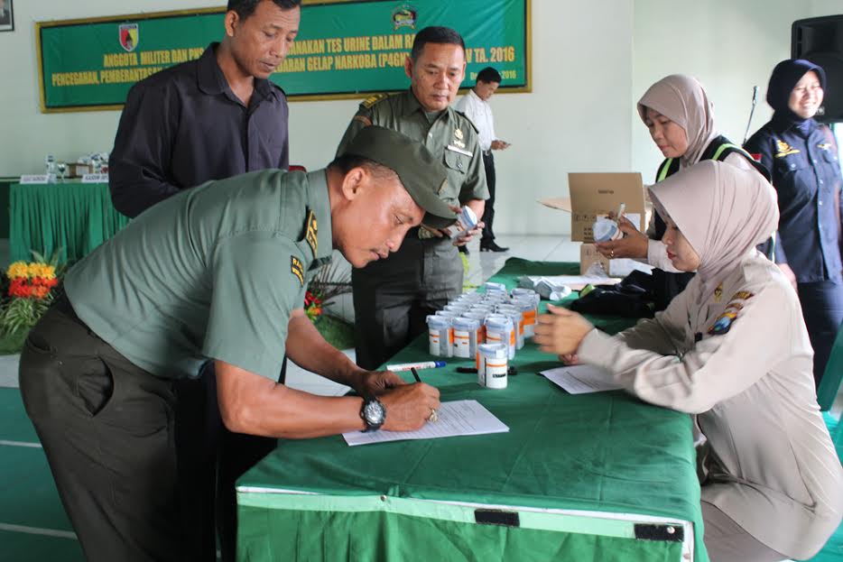 Hindari Penyalahgunaan Narkoba Kodim Lamongan Gelar Tes Urin