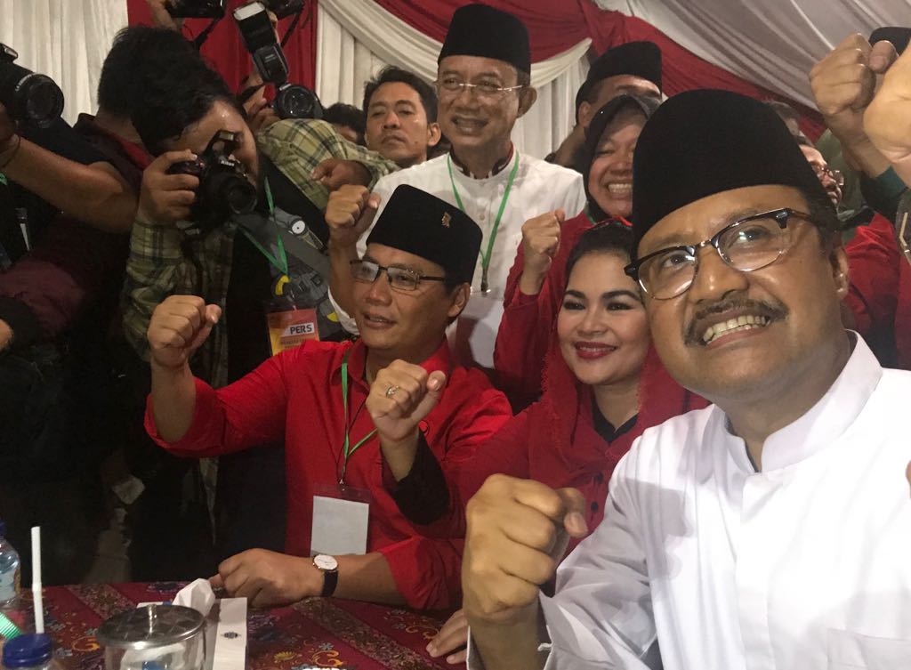 Gus Ipul-Puti Daftar 3 Jam Sebelum Pendaftaran Ditutup KPU Jatim