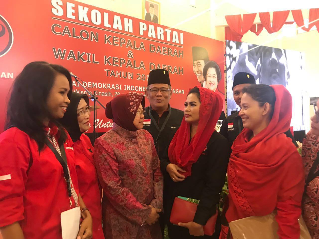 Puti dan Risma Perdalam Diskusi Agenda Jatim di Sekolah Partai