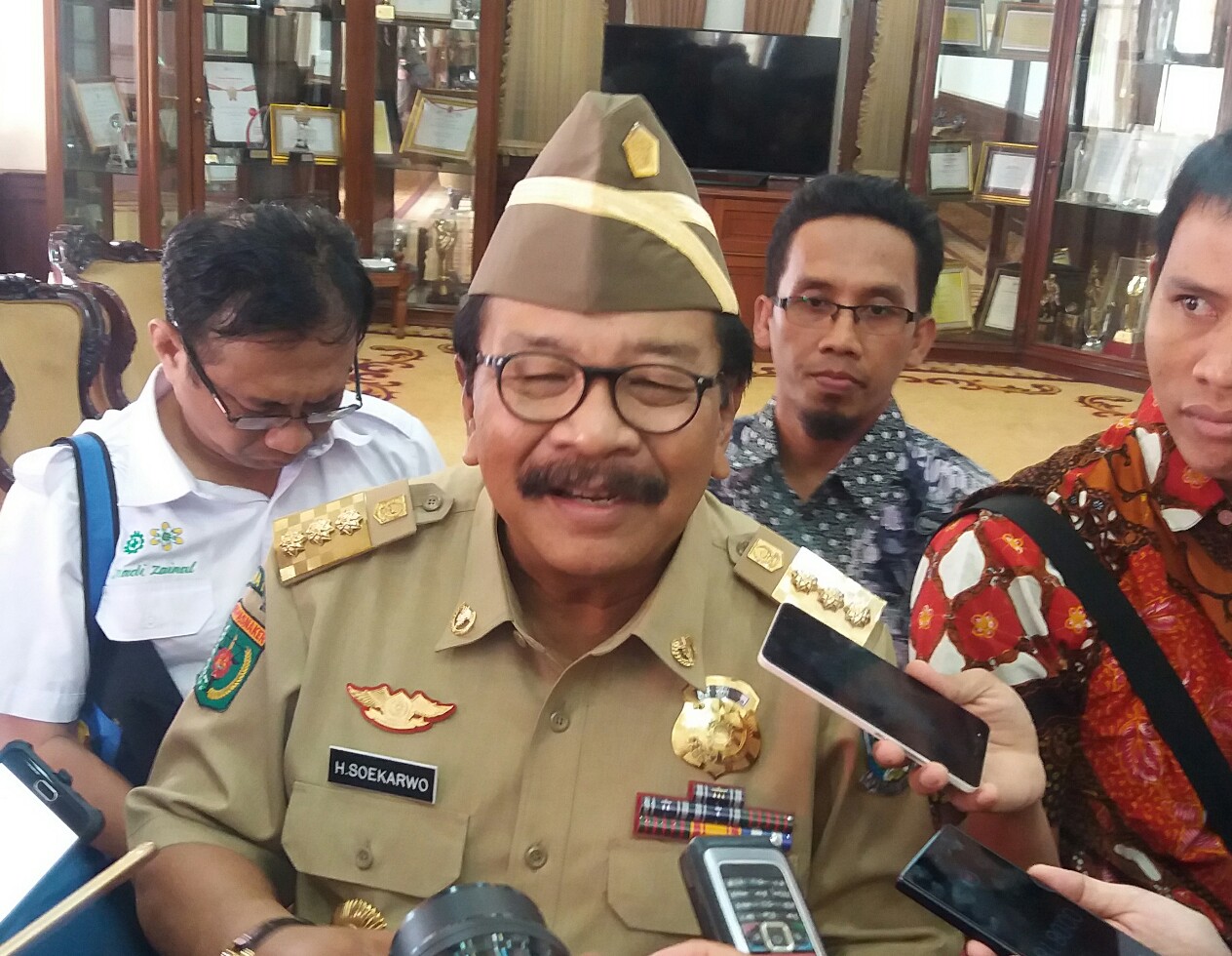 Pakde Karwo Minta Khofifah dan Emil Berpisah, Ada Apa