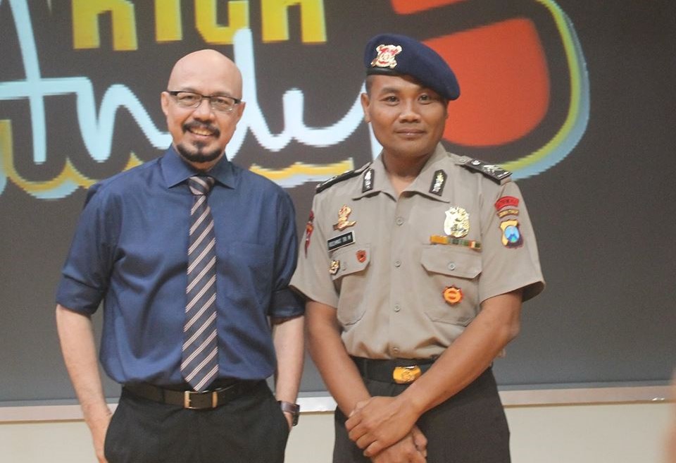 Patut Dicontoh, Polisi Ini Dapat Penghargaan Setelah Menghidupi Puluhan Anak Jalanan Dan Yatim PIatu