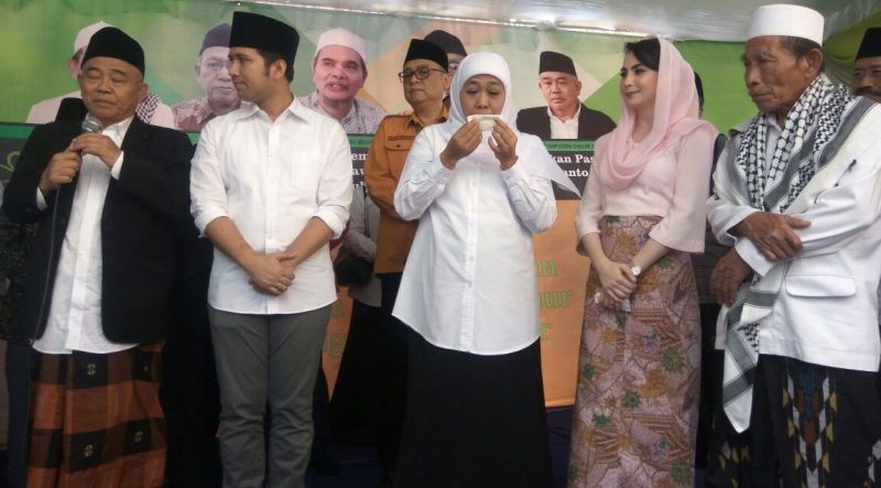 Khofifah Menangis Terharu Kepada Ribuan Pendukung