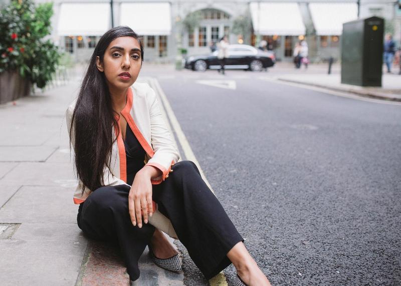 Penyair Rupi Kaur Akan Pulang Kampung Ke India