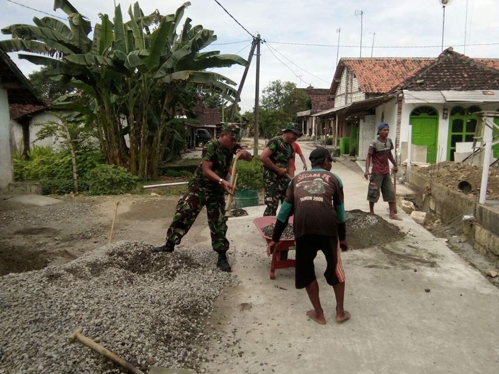 TNI-Rakyat Membaur Dalam Babinsa Renovasi Mushola