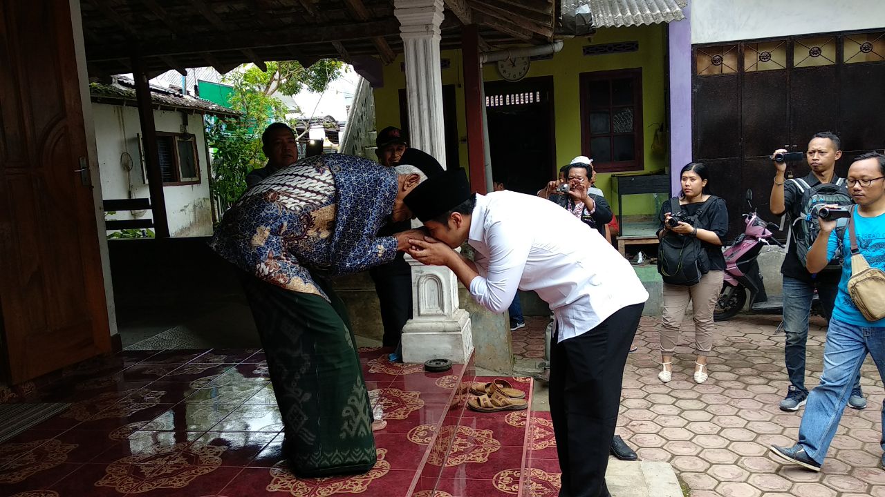 Kiai Sepuh Trenggalek Restui dan Doakan Emil Dardak Menang Pilgub Jatim
