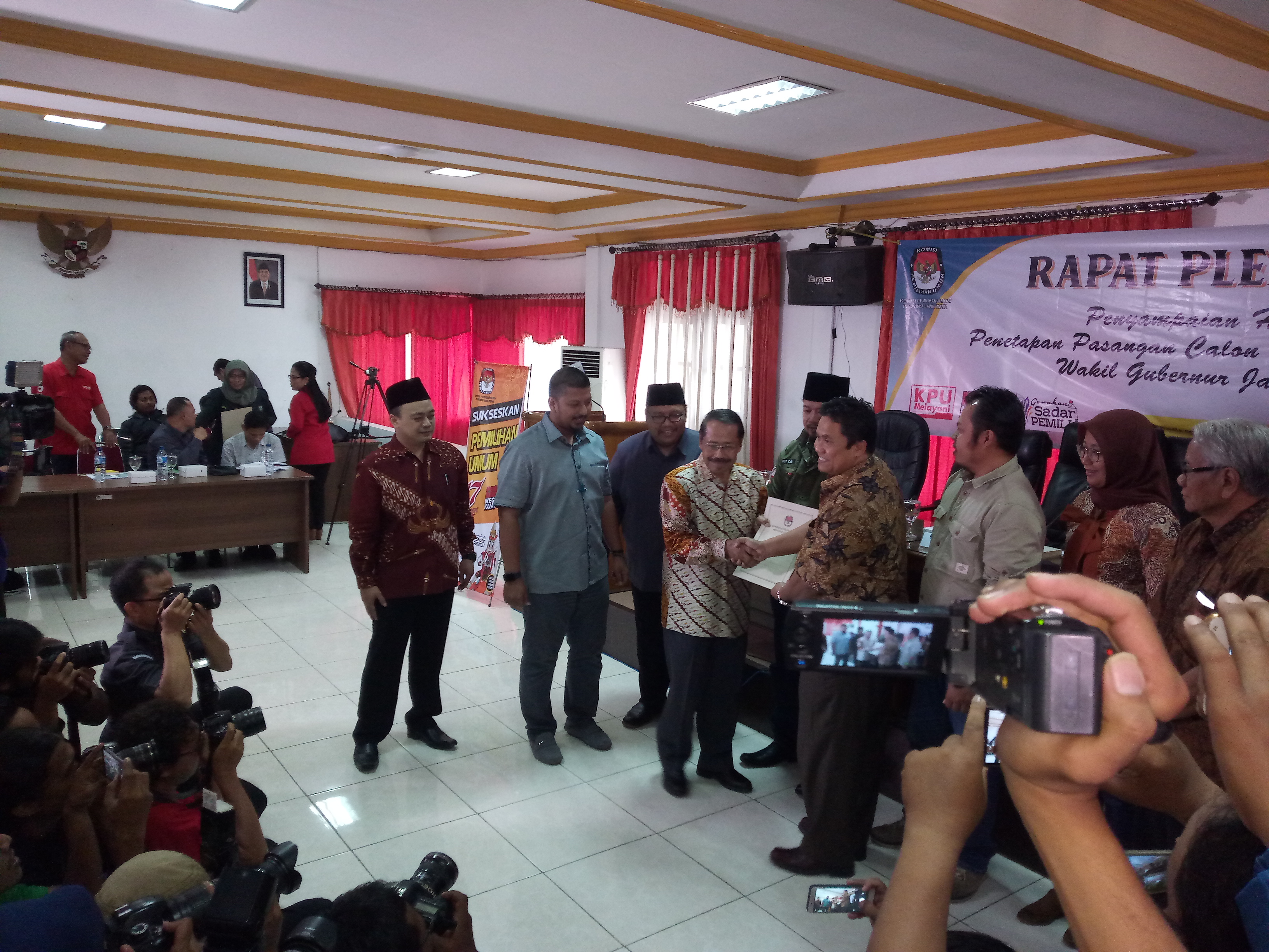KPU Jatim Tetapkan 2 Pasangan Cagub-Cawagub Pilgub Jatim 2018