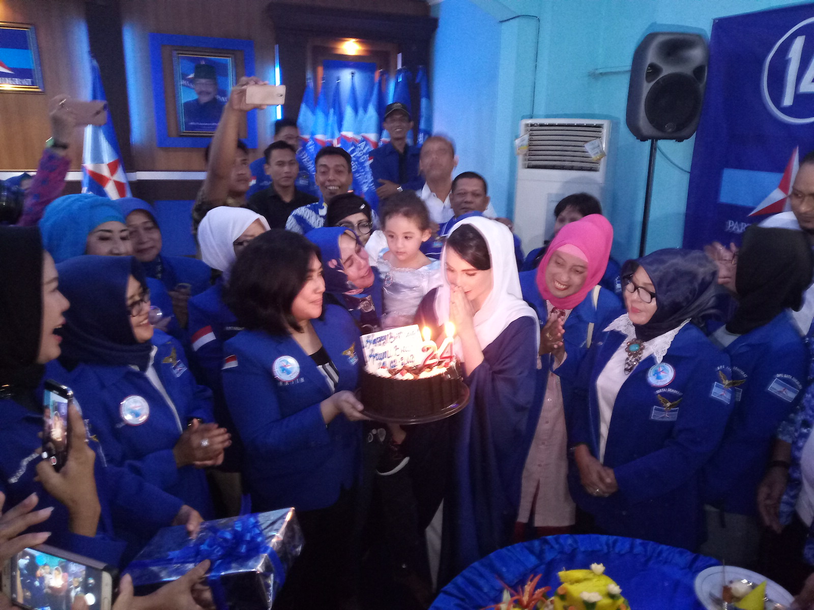 Arumi Bachsin Dapat Surprise Ultah di DPD Partai Demokrat Jatim