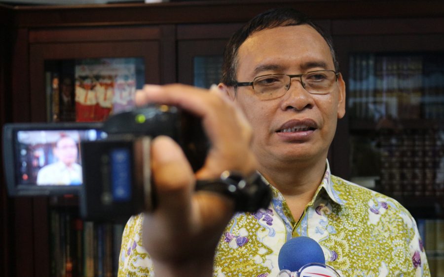 Rektor UNAIR: Pers Harus Menghindari Kelompok Kepentingan