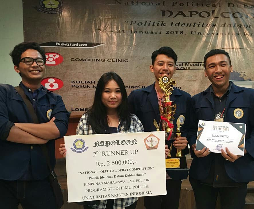 Mahasiswa Komunitas Debat FISIP Raih Runner-up di UK