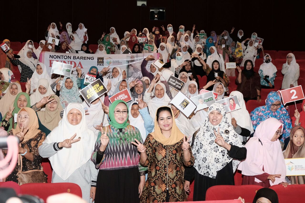 Ratusan Perempuan PKS Nonton Bareng Mbak Puti dan Ning Fatma