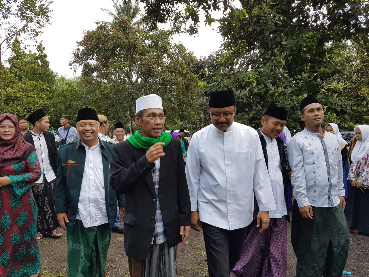 Keluarga Besar Kiai Muchtar Syafaat Doakan Gus Ipul