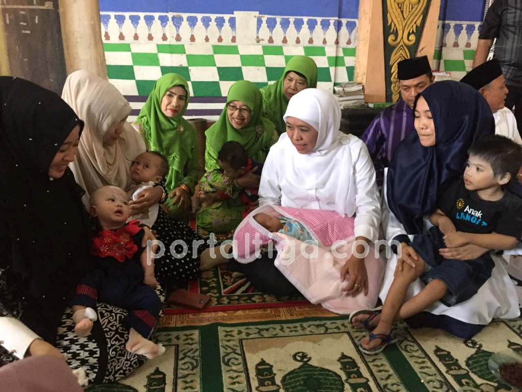 Khofifah Perjuangkan Akta Kelahiran Yatim Piatu Jawa Timur