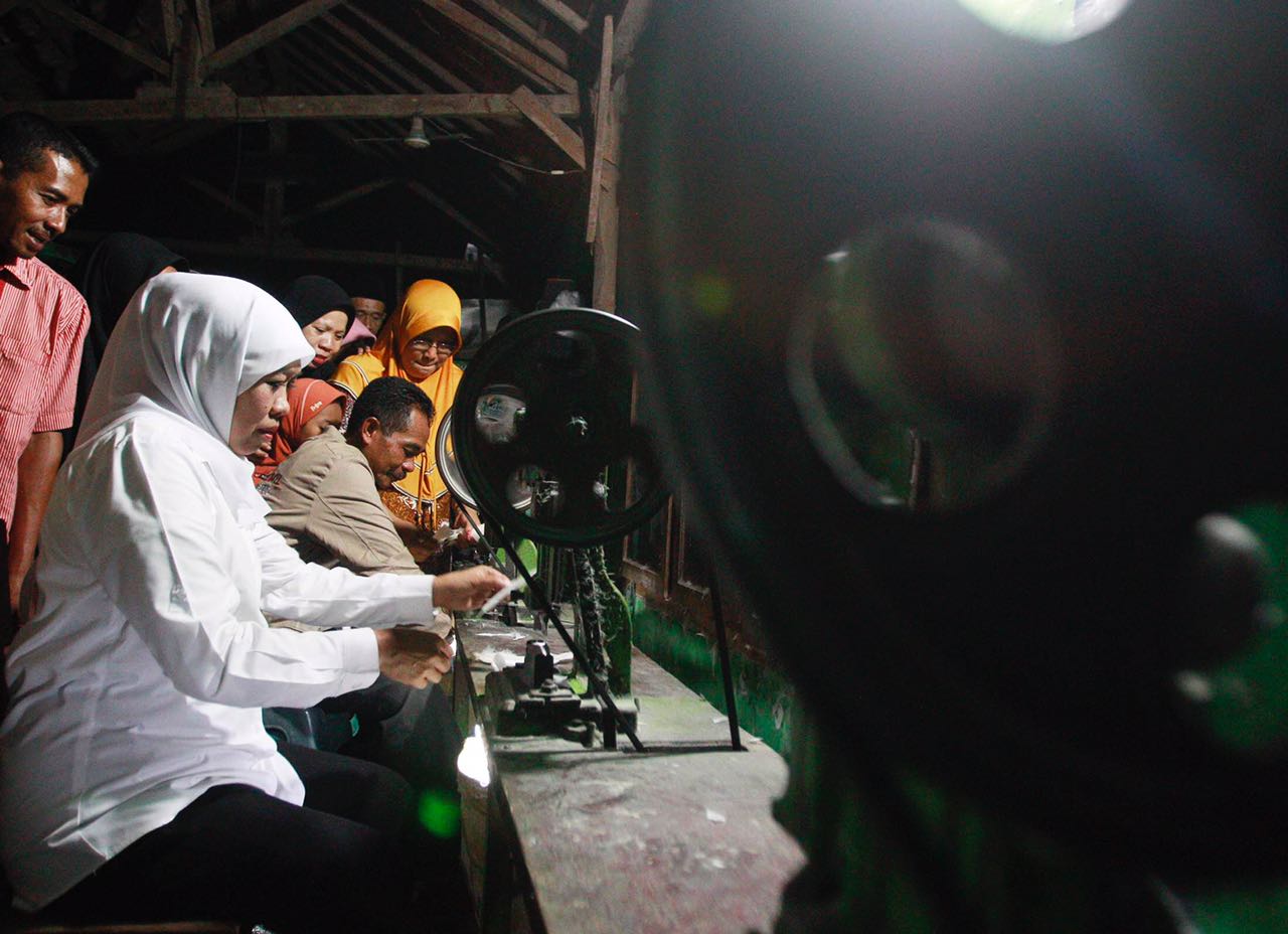 Khofifah Heran Sentra Shuttlecocks di Nganjuk Kekurangan Tenaga Kerja