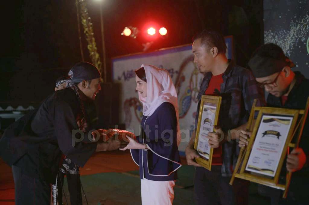 Arumi Bachsin Jadi Duta Kreatif Wisata Desa Glinggang
