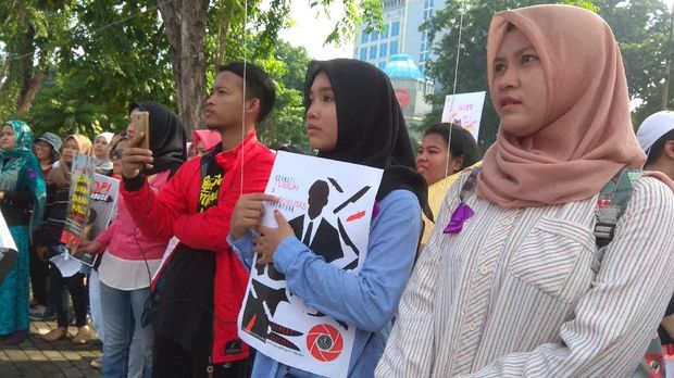 Womens March Gelar Aksi Anti-Diskriminasi di Taman Bungkul