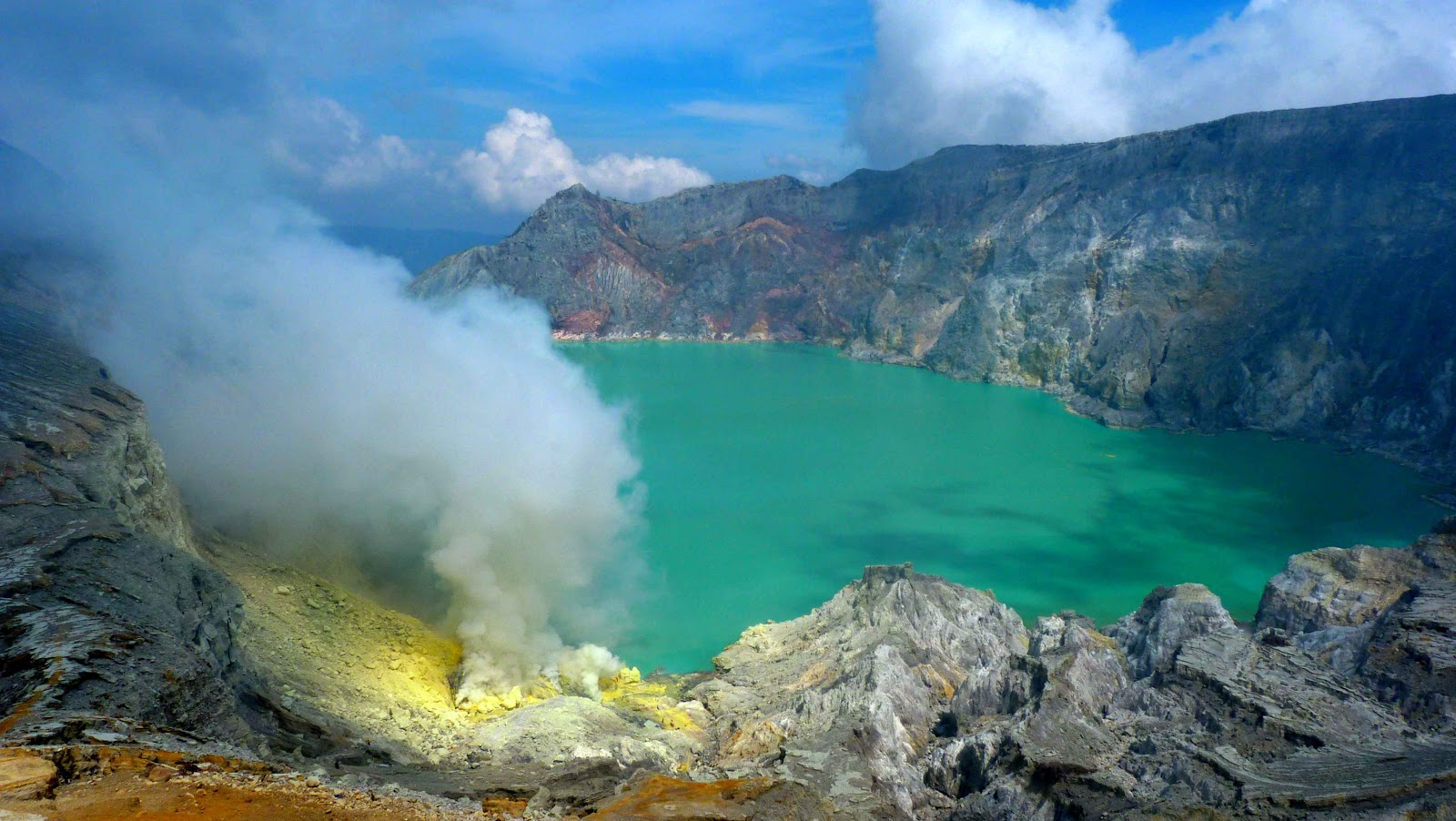 Semburkan Gas Beracun, Kawasan Kawah Ijen Ditutup