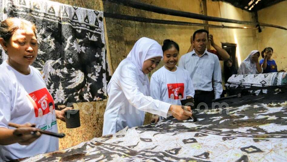 Khofifah Ajak Lestarikan Batik Tulis