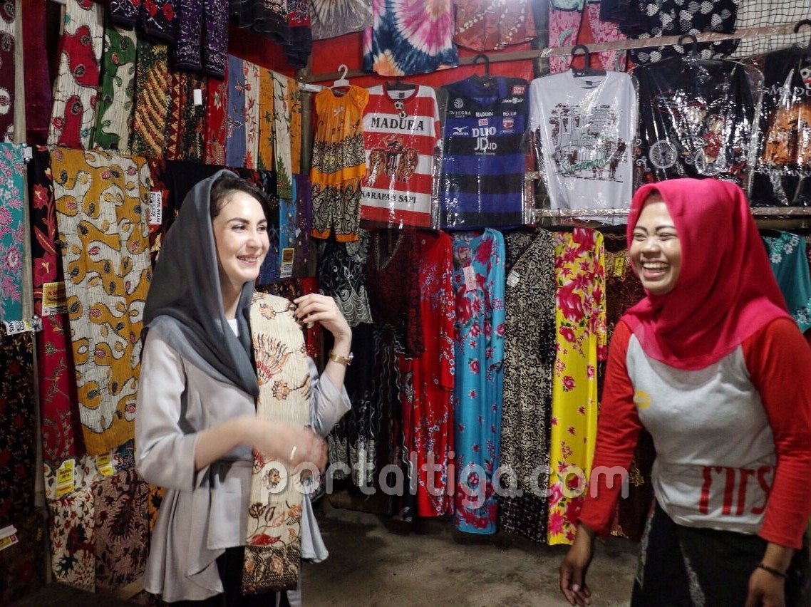 Arumi Bachsin Kepincut Batik Madura