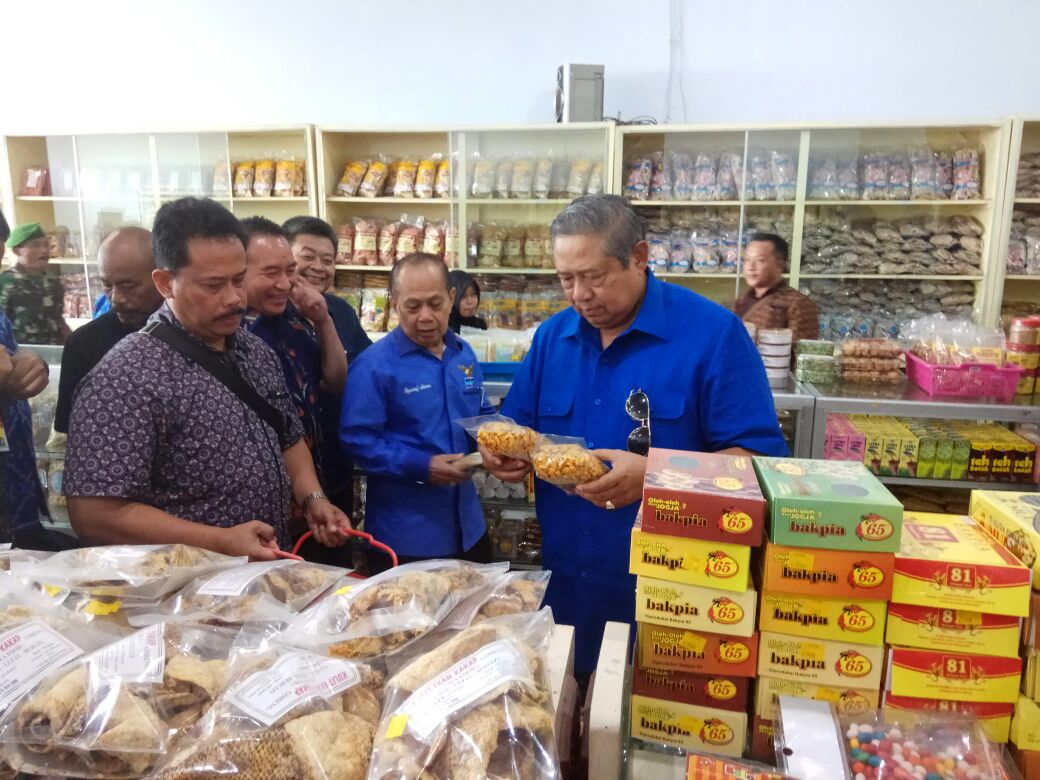 Dukung Pengusaha Kecil, SBY Belanja di Sentra UMKM Tuban