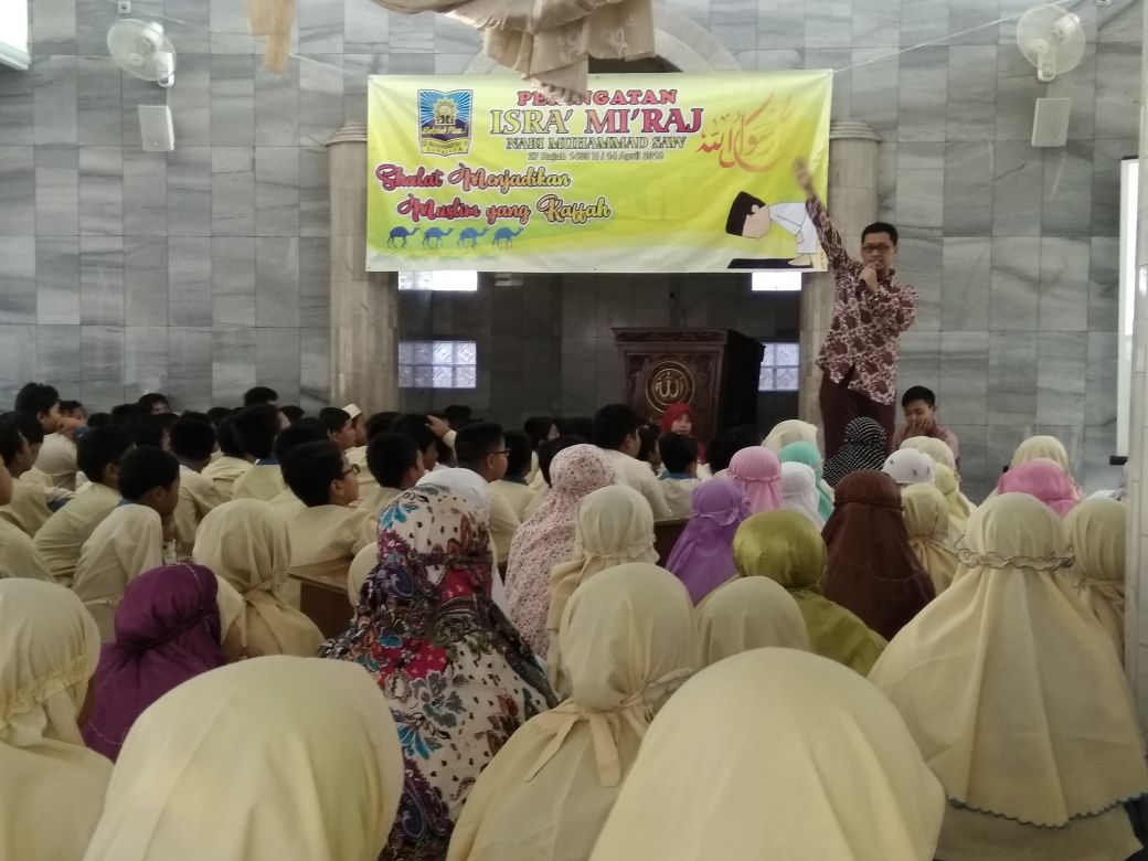 Siswa SD Muhammadiyah 18 Surabaya Lakukan Refleksi Peristiwa Isra Miraj