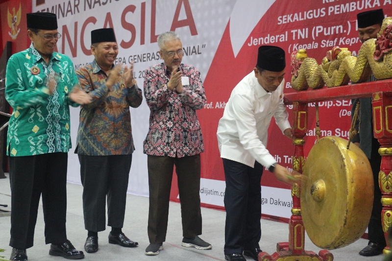 Pakde Karwo Inginkan Perbaikan Jembatan Widang Rampung H-15