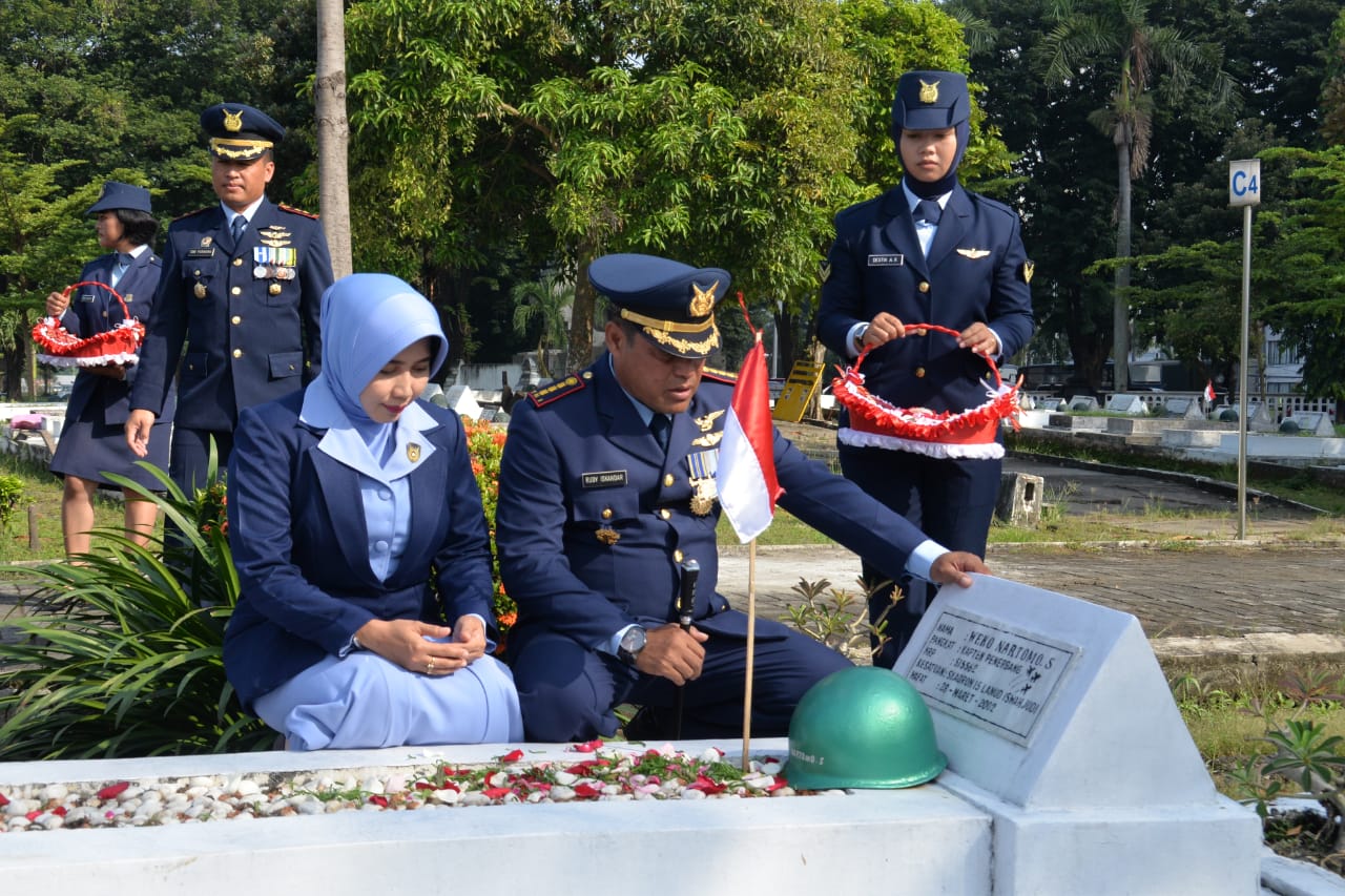 Sambut HUT TNI AU, Danlanud Ziarah Ke Makam Pahlawan