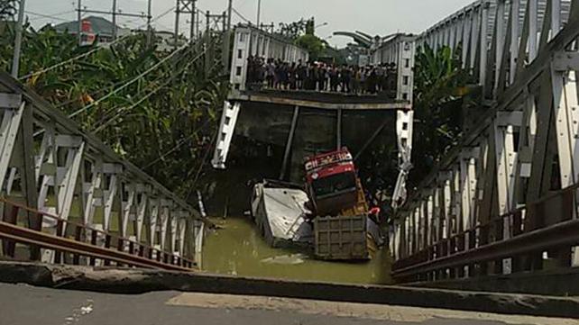 Jembatan Widang Ambruk, Arus Lalu Lintas Tuban-Lamongan Dialihkan