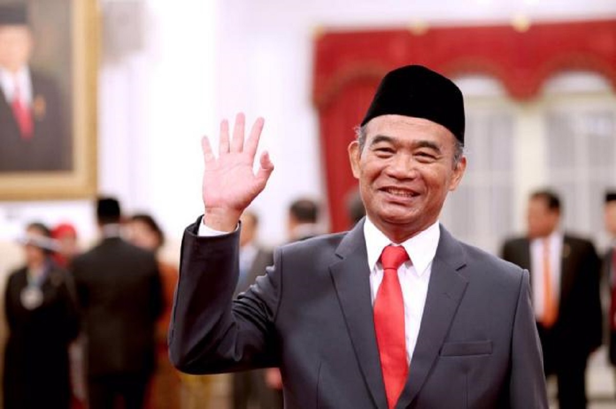 Mendikbud Akan Tindak Tegas Siswa Yang Bawa HP Saat Ujian, Ini Sanksinya