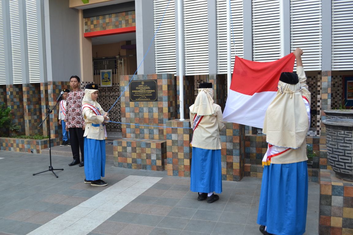 Upacara Hardiknas, SD Muhammadiyah 18 Beri Penghargaan Siswa Berakhlakul Karimah