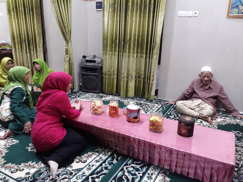 Sebelum Wafat, KH Sholeh Qosim Beri Amanat Khusus untuk Khofifah