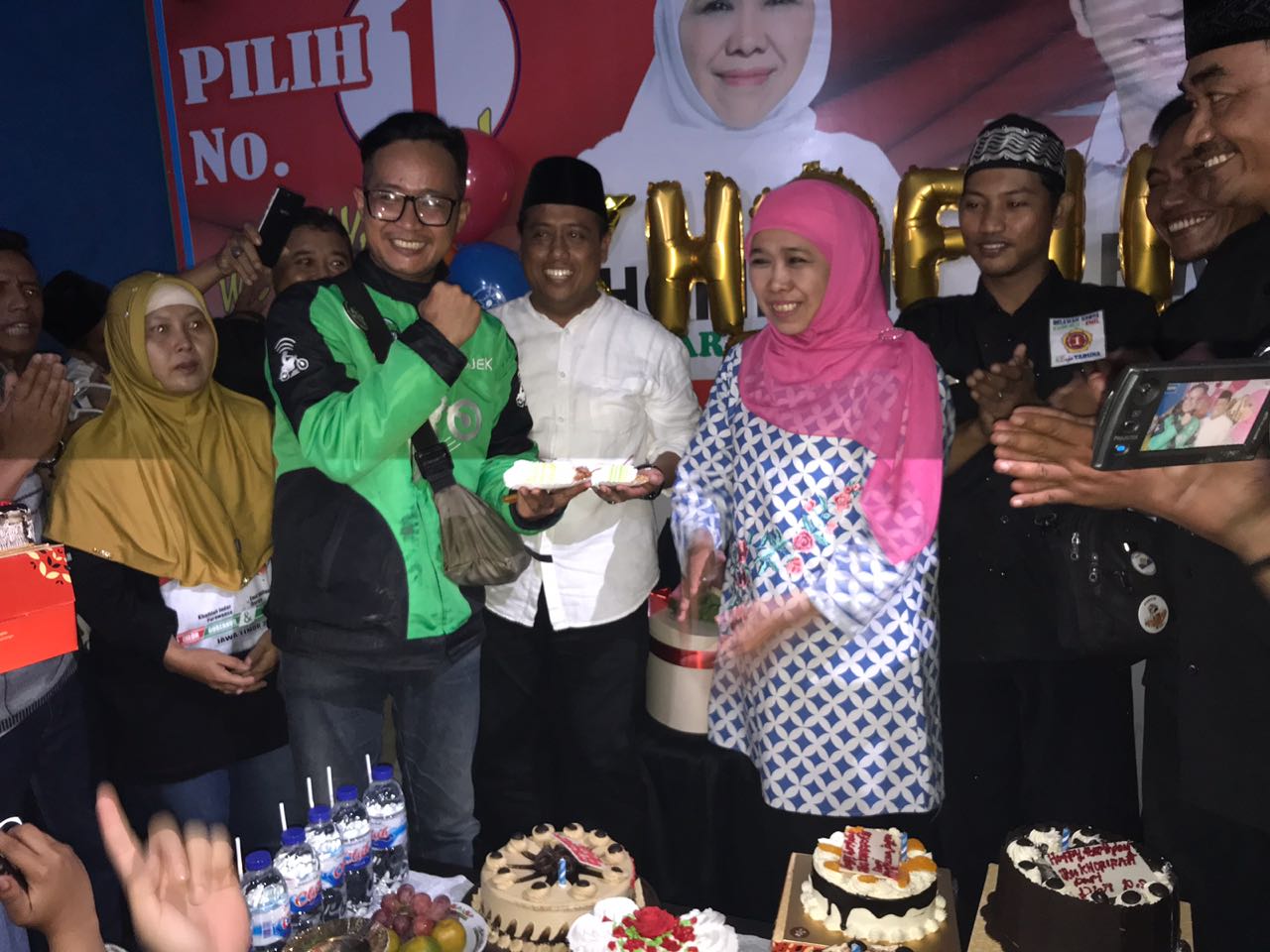 Driver Gojek Beri Surprise di Ultah Khofifah Saat Sahur
