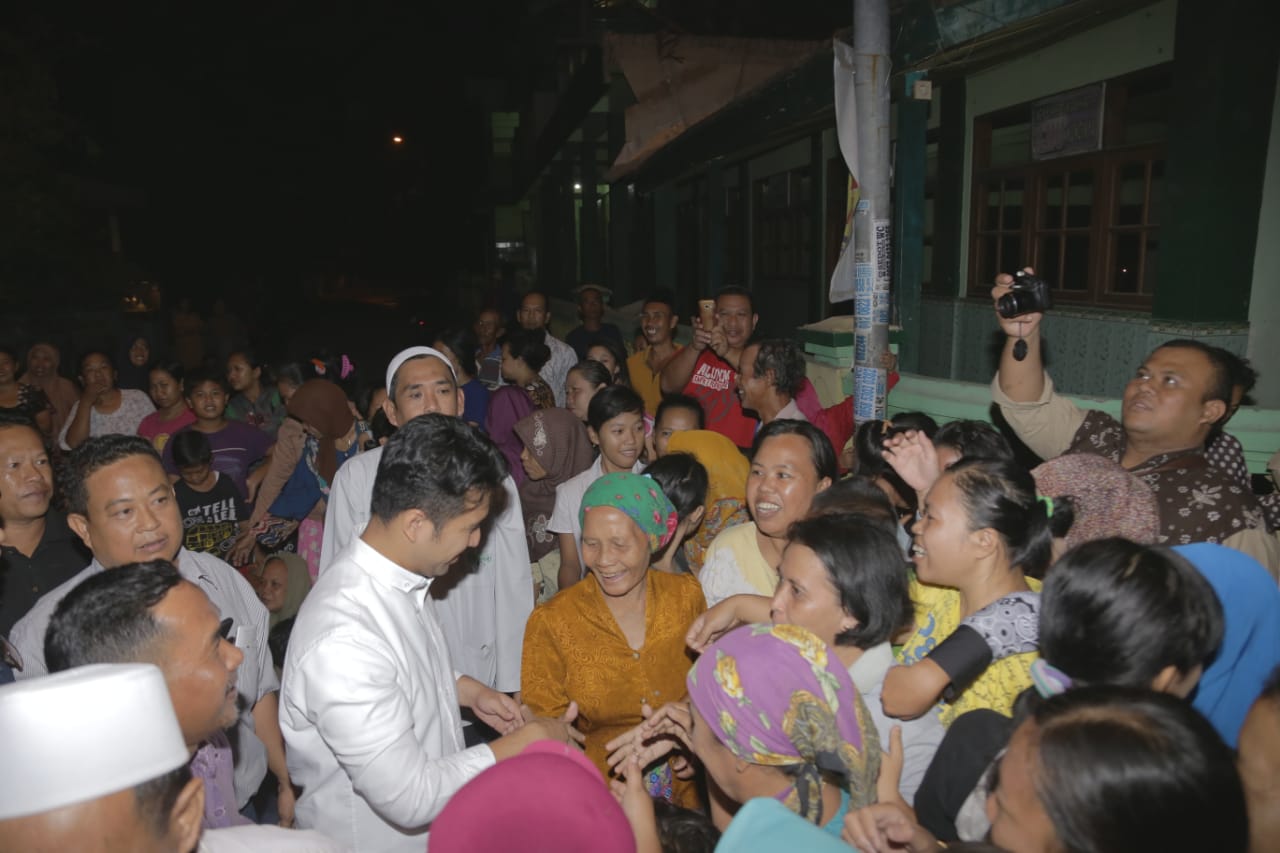 Ini Keseruan Warga Jabon Sahur Bareng Emil Dardak